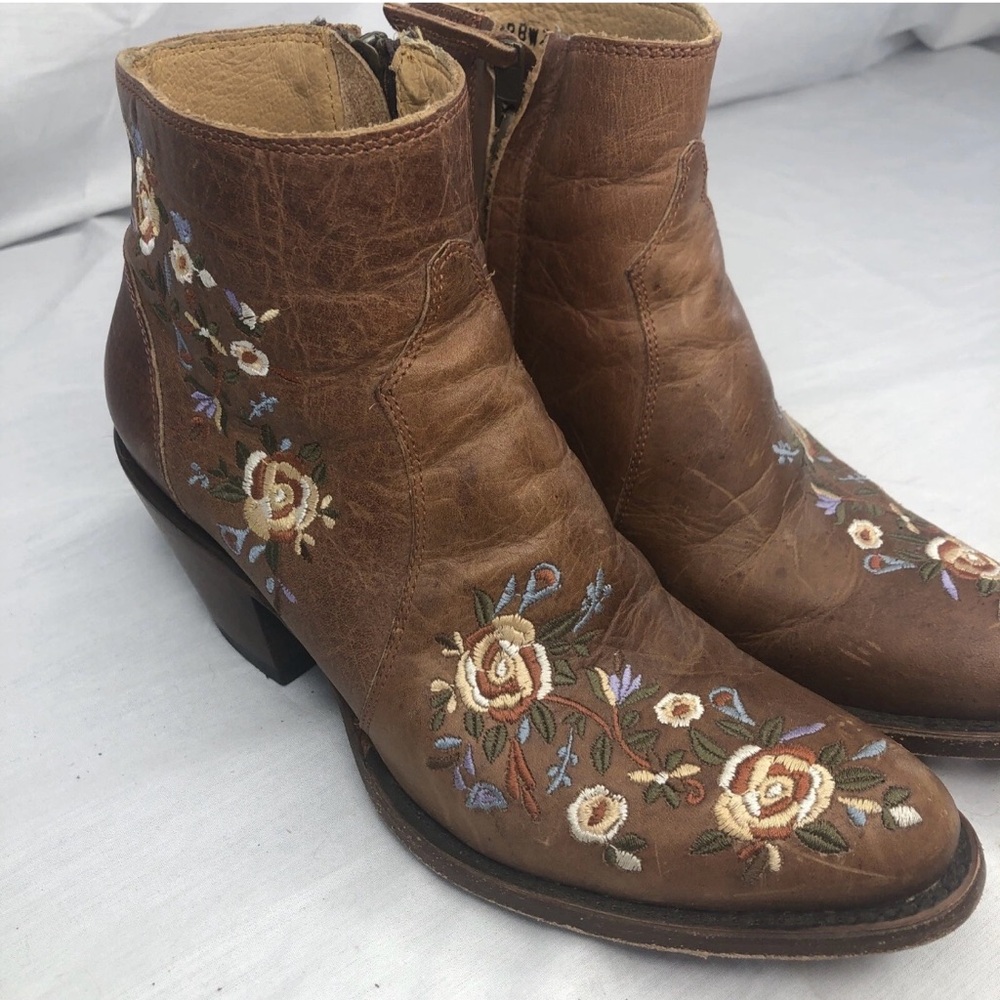 Shyanne Millie Floral Embroidered Ankle Boots Size 6.5